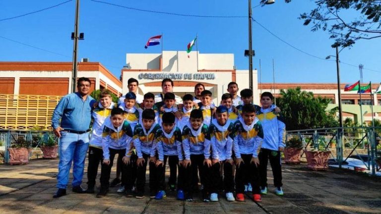 El Gobernador de Itapúa, Don Javier Pereira Rieve respalda a la Selección de Fútbol de Salón Sub 11 de Cambyretá