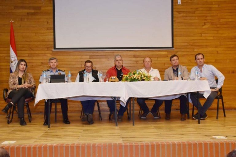 Gobernador de Itapúa acompaña al Ministro del Interior en su visita al departamento