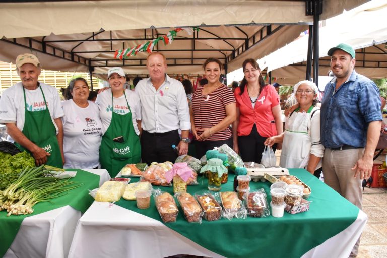 Feria de emprendedores y productores en la Gobernación de Itapúa