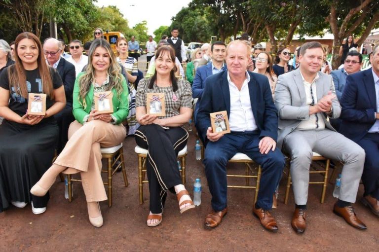 Imponente desfile en la fiesta nacional de las colectividades