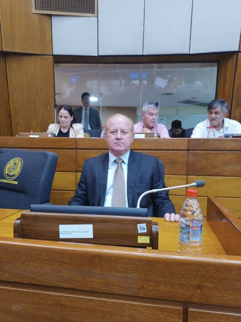 Gobernador de Itapúa participa de audiencia en el Congreso Nacional