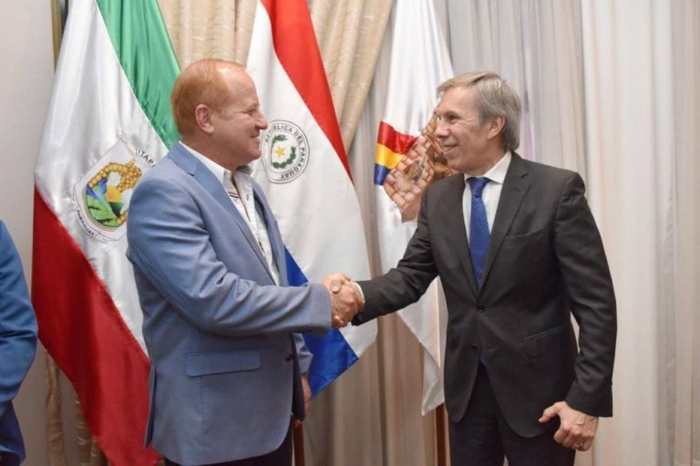 Gobernador de Itapúa recibe visita protocolar del Cónsul general de la República Argentina