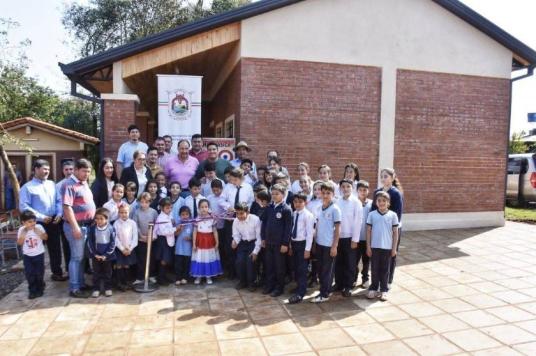 Inauguración de obras ejecutadas en instituciones educativas del noreste departamental, contó con presencia del Gobernador de Itapúa