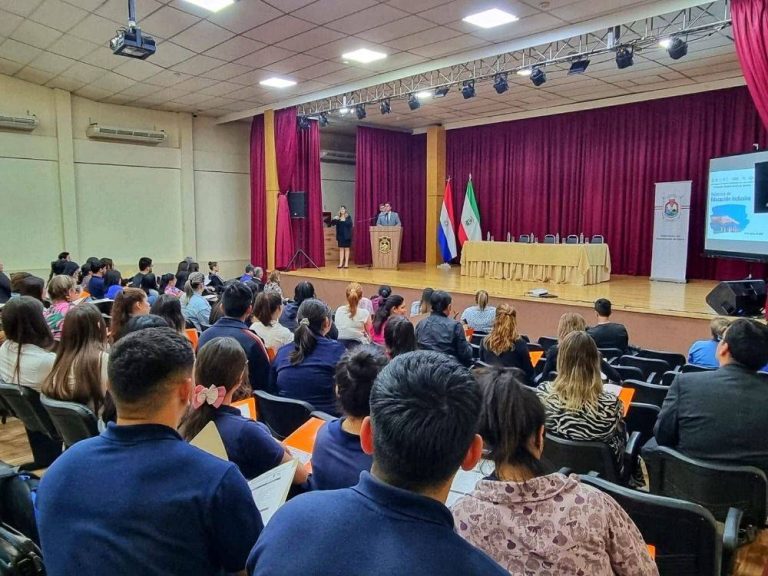 Octavo Foro de Docentes Investigadores contó con la participación, como Disertante, del Gobernador de Itapúa