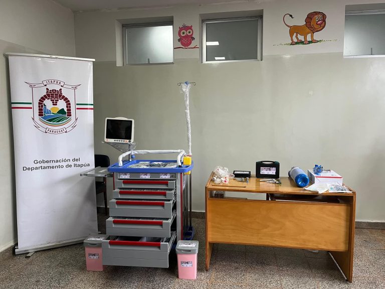 Gobierno departamental entrega equipamientos médicos al hospital regional de Encarnación