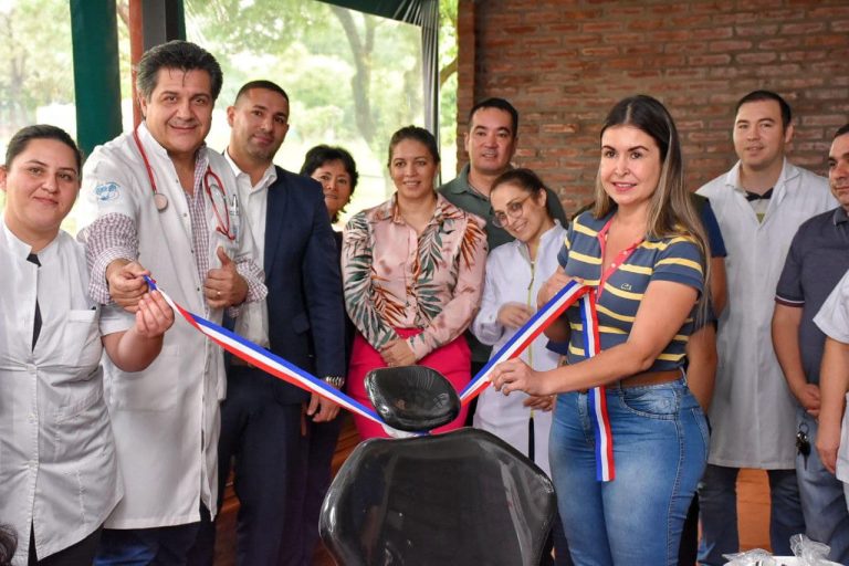 Gobierno departamental entrega sillones odontológicos a las USF de Arroyo Porã – Cambyretá y San Juan del Paraná