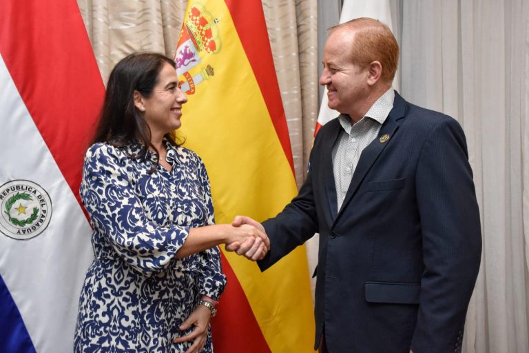 Visita protocolar de la embajadora de España Carmen Castiella Ruiz de Velasco