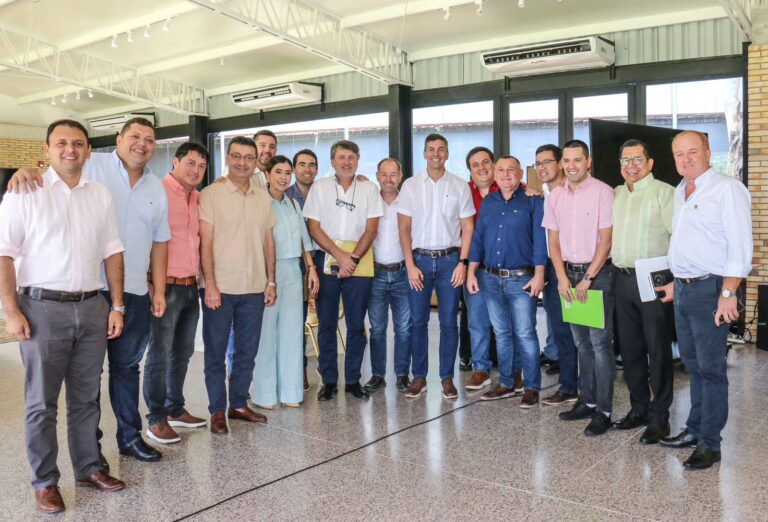 El día miércoles 31 de enero, el Gobernador de Itapúa, Javier Pereira, participó activamente en la Mesa de Trabajo junto a sus pares gobernadores y el Presidente Santiago Peña.