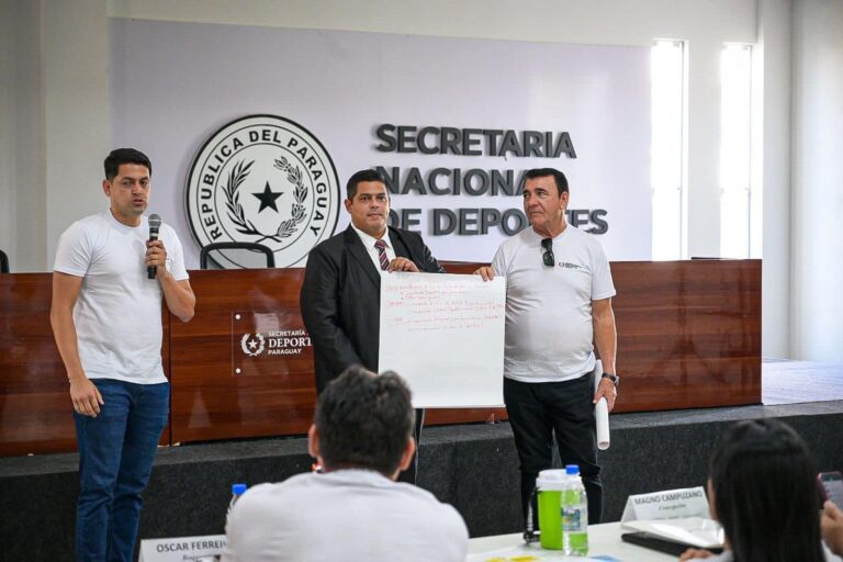 Hoy en la Secretaría Nacional de Deportes se realizó un importante y productivo encuentro de todos los Secretarios de Deportes junto al Señor Ministro de Deportes don César Ramírez.