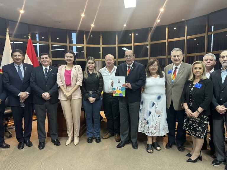 Gobernador de itapúa recibió grata visita de cortesía