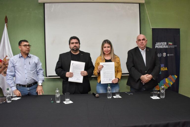 Acto de firma de memorandum de entendimiento entre la gobernación del departamento de Itapúa y la cámara de comercio Paraguay- Turquía