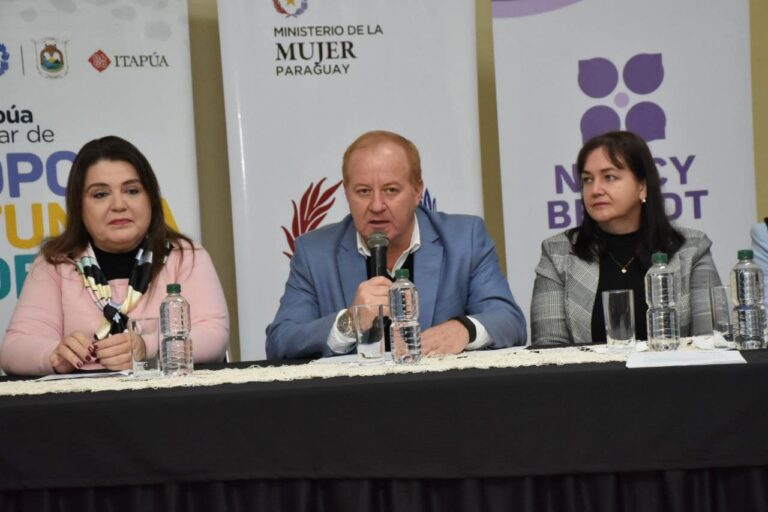 Fortalecimiento de las capacidades de secretarías de la mujer y afines de Itapúa