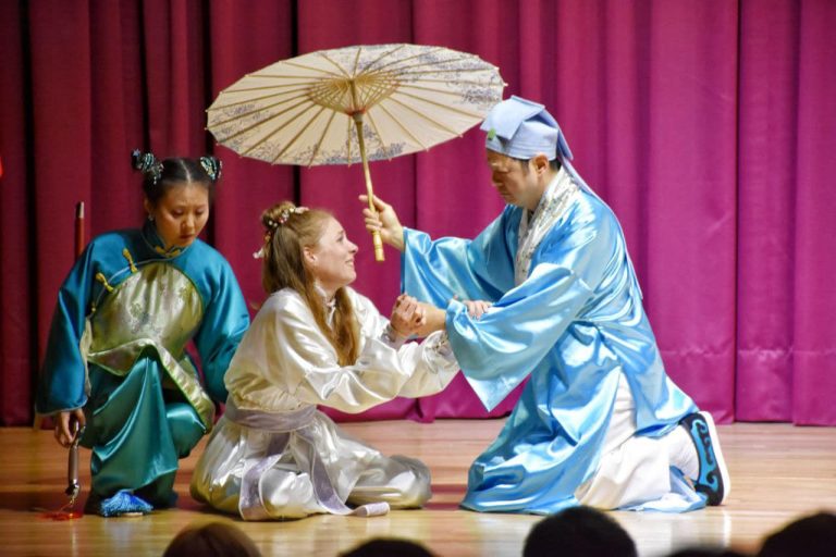 Exitosa presentación de la obra teatral “Madame Blanca”
