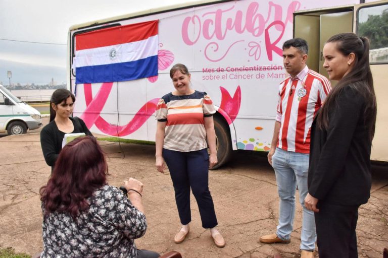 Móvil salud de la Gobernación de Itapúa y móvil mujer de la Municipalidad de Encarnación, brindan atenciones en futuro centro de atención médica municipal de Pacú Cuá
