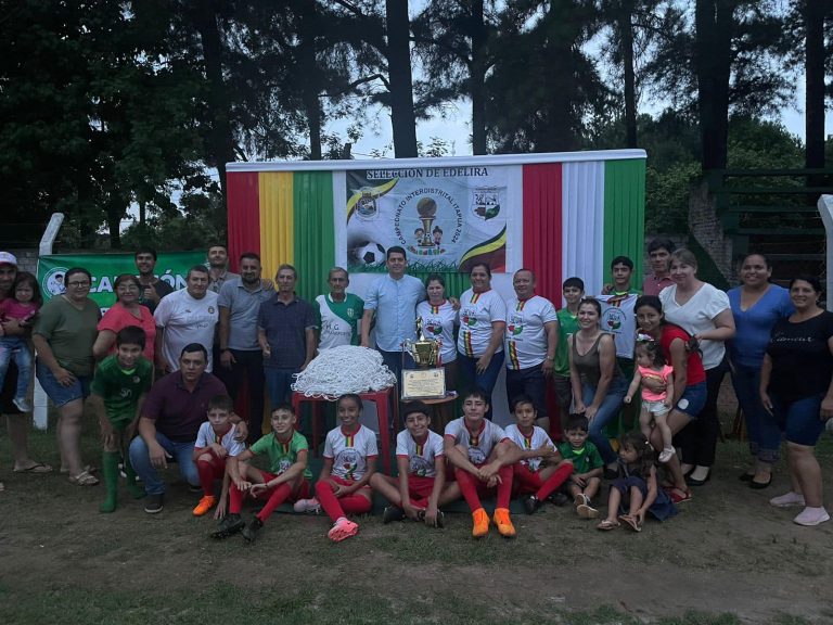Gobierno de Itapúa cumple con Campeones del Interdistrital de Fútbol Infantil 2024
