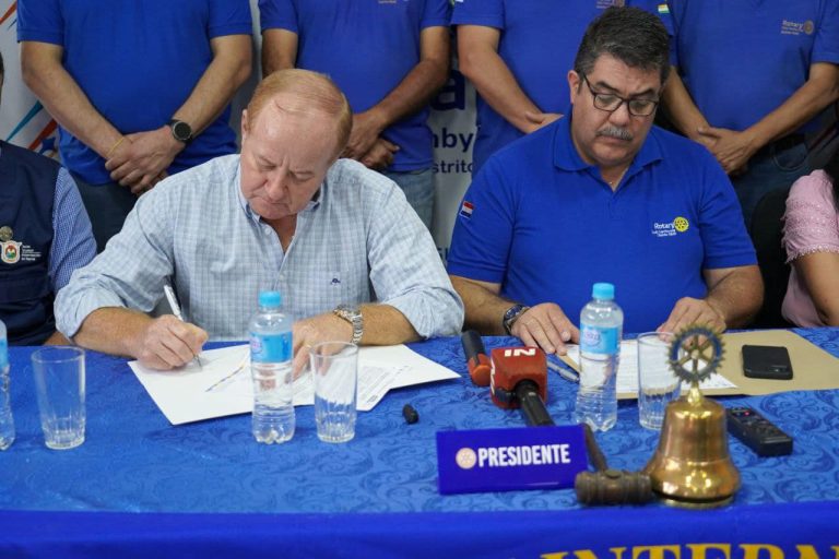 Gobernación de Itapúa y Rotary Club Cambyreta en alianza estratégica para mejorar la salud en el departamento.