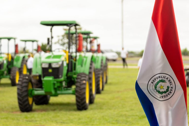 Gobierno del Paraguay realizó segunda entrega de maquinarias viales y agrícolas