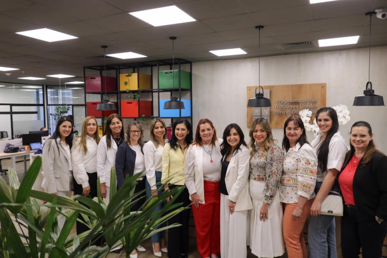 Se desarrolló con éxito taller de comunicación dirigido a primeras damas departamentales.