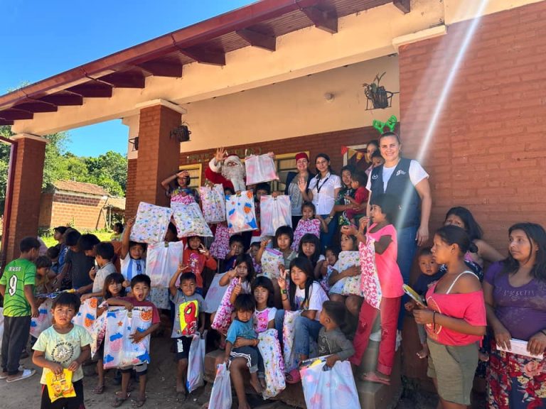 GOBIERNO DE ITAPÚA INICIA ENTREGA DE JUGUETES A NIÑEZ INDÍGENA Y EN HOGARES DE GUARDA
