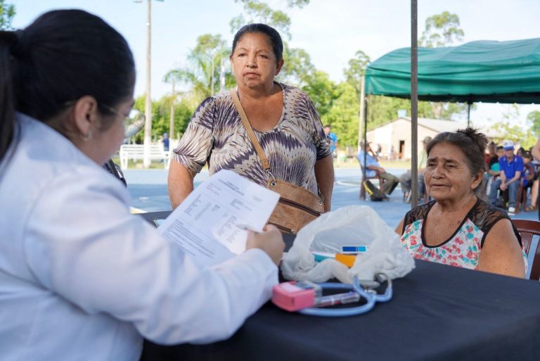 MÓVIL DE SALUD BRINDÓ ATENCIÓN GRATUITA EN JOSÉ LEANDRO OVIEDO
