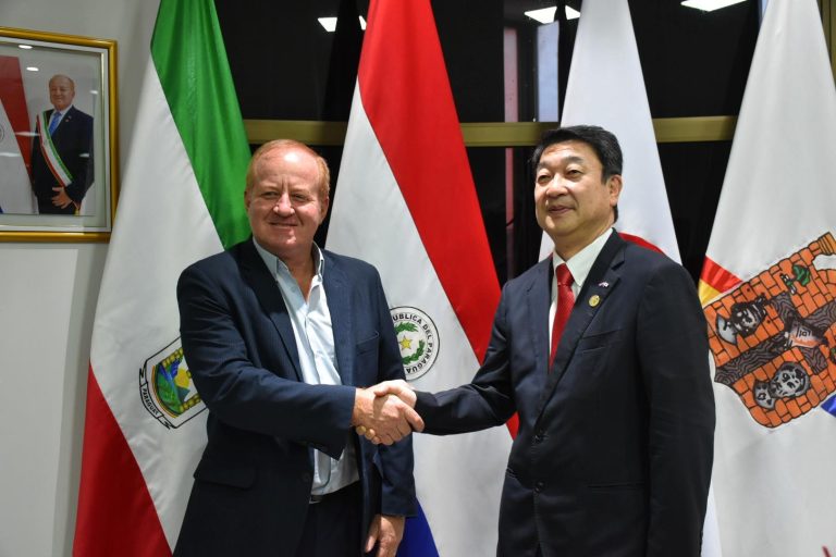 EL GOBERNADOR DE ITAPÚA RECIBE A AUTORIDADES DIPLOMÁTICAS DE JAPÓN