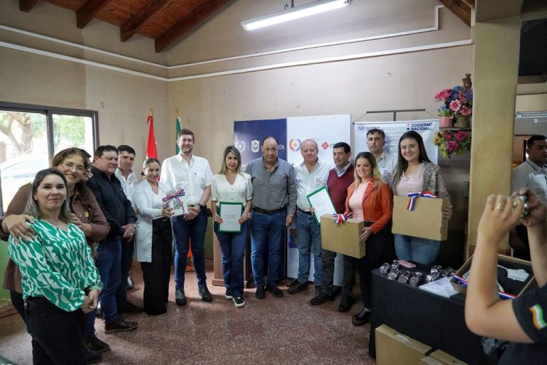 GOBIERNO DE ITAPÚA ENTREGA NUEVO ECÓGRAFO DE ALTA TECNOLOGÍA PARA EL HOSPITAL DISTRITAL DE TOMÁS ROMERO PEREIRA