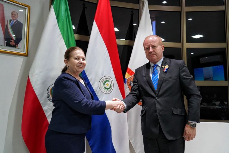 VISITA DIPLOMÁTICA DE LA EMBAJADORA DEL PERÚ AL GOBIERNO DE ITAPÚA