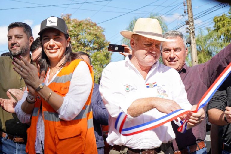 GOBERNADOR JAVIER PEREIRA ACOMPAÑA AL PRESIDENTE SANTIAGO PEÑA EN RECORRIDO POR IMPORTANTES OBRAS EN ITAPÚA