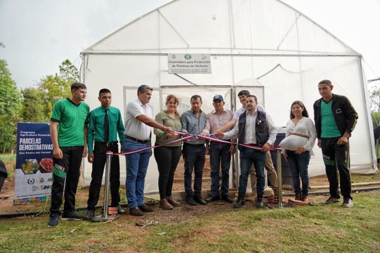 INAUGURACIÓN DE INVERNADERO Y LABORATORIO DE INCUBACIÓN DE HUEVO EN EL COLEGIO TÉCNICO AGRÍCOLA SAN PEDRO APÓSTOL