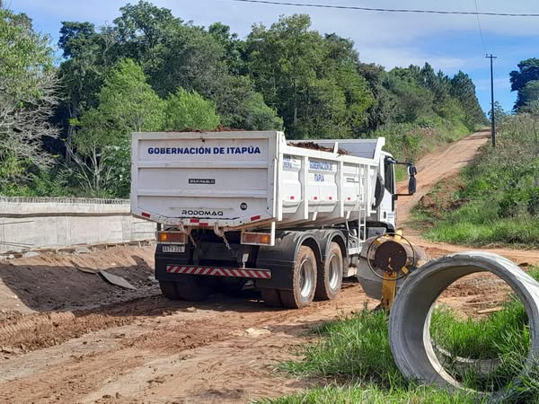 MEJORAS EN CAMINOS VECINALES DE ITAPÚA