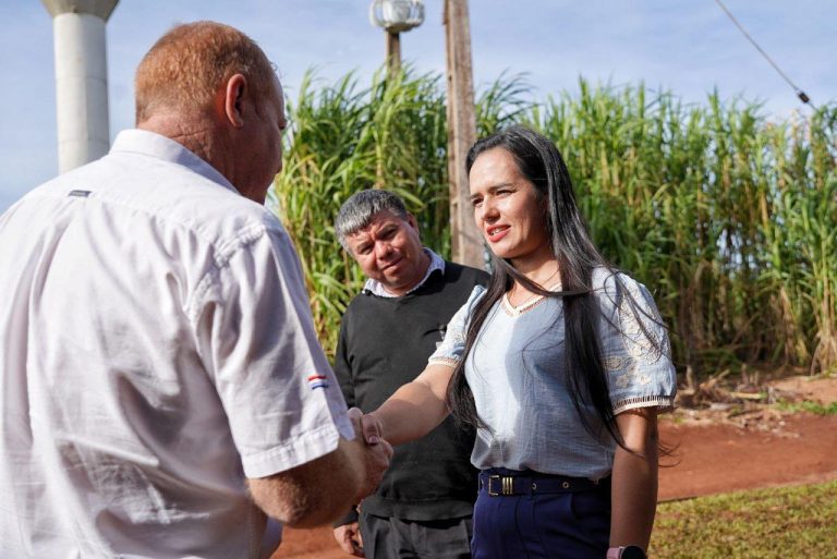 GOBERNADOR DE ITAPÚA SUPERVISA MEJORAS EN LA PROVISION DE ALMUERZO ESCOLAR EN LA ESCUELA MBERU PIRAP´O’I DE ALTO VERÁ