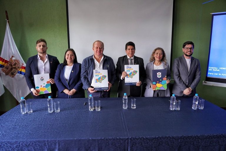GOBIERNO DE ITAPÚA IMPULSA EL EMPRENDEDURISMO JUVENIL EN EL MARCO DEL RALLY DEL PARAGUAY 2025