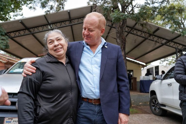 ENTREGA DE EQUIPOS MÉDICOS AL CENTRO DE SALUD DE CARMEN DEL PARANÁ EN EL DÍA DE LA VIRGEN DEL CARMEN