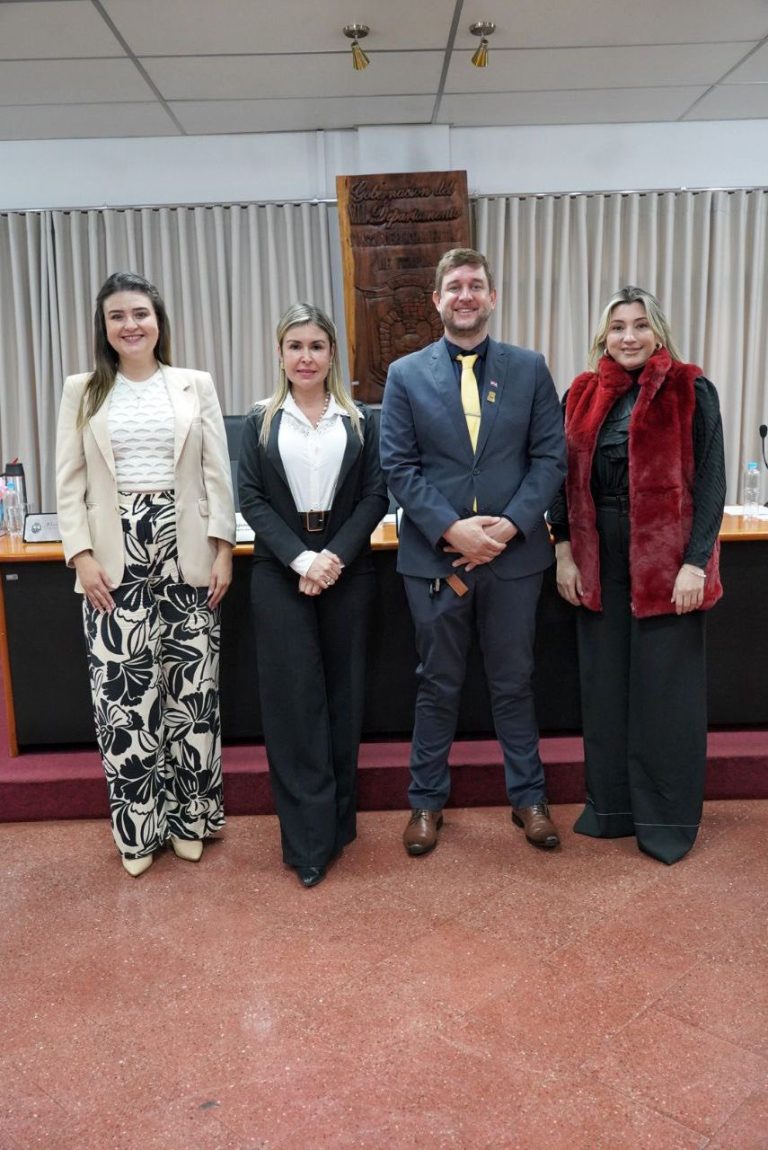 MIRYAN VELÁZQUEZ IRALA PRESIDIRÁ LA JUNTA DEPARTAMENTAL DE ITAPÚA DURANTE EL PERIODO 2025–2026