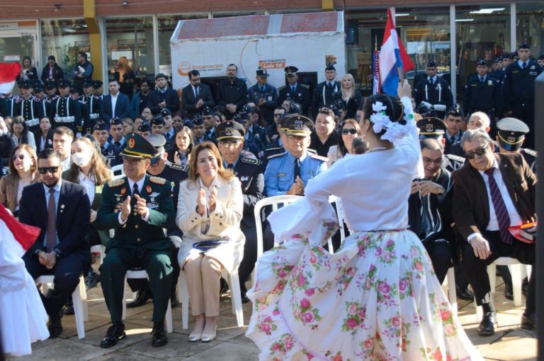 HOMENAJE A NUESTRO PABELLÓN NACIONAL EN EL DÍA DE LA BANDERA