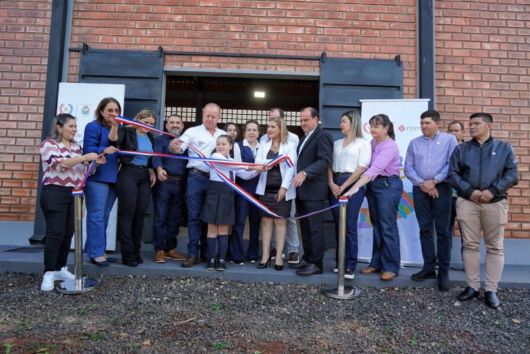 INAUGURACIÓN DE SALÓN MULTIUSO EN EL COLEGIO NACIONAL Y ESCUELA BÁSICA N.º 818 Mcal. FRANCISCO SOLANO LÓPEZ – CUATRO POTRERO, ENCARNACIÓN