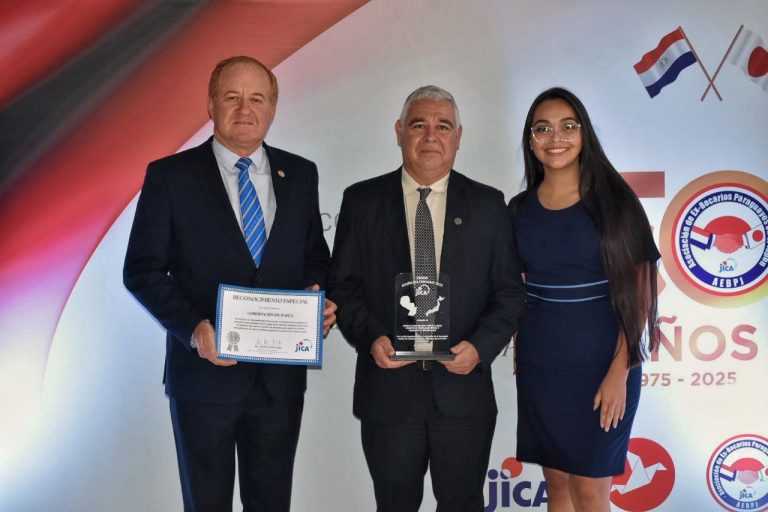 GOBIERNO DE ITAPÚA Y CEMA DE PIRAPÓ RECIBIERON EL PREMIO ACCIÓN JICA 2025