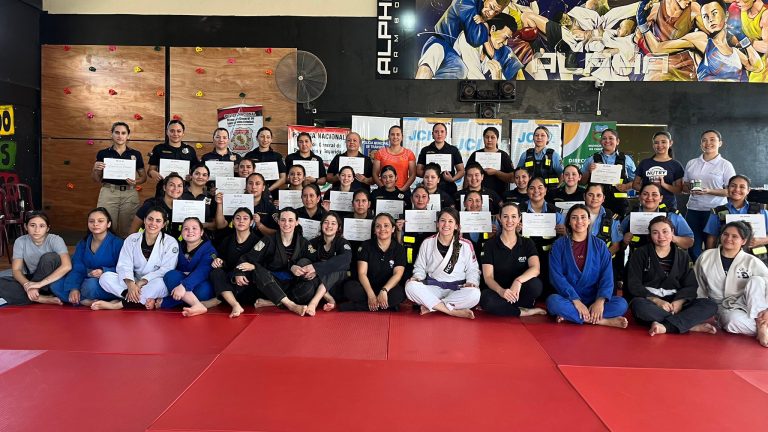 DEFENSA Y DIGNIDAD: CAPACITACIÓN PARA MUJERES AGENTES DE SEGURIDAD