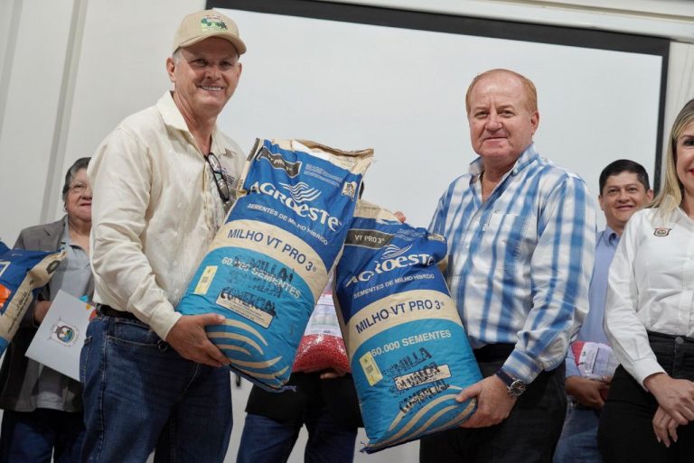 GOBIERNO DE ITAPÚA RECIBE SEMILLAS DE MAÍZ HÍBRIDO DE LA COORDINADORA AGRÍCOLA DEL PARAGUAY