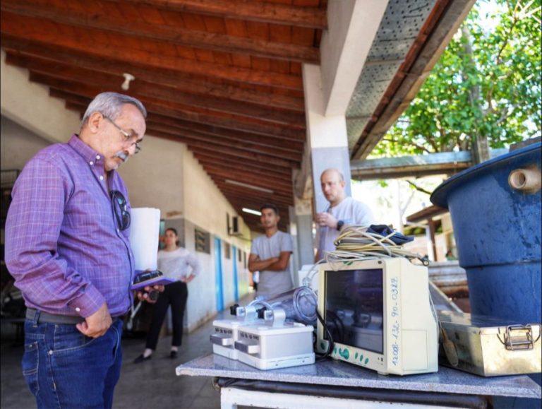 Gobierno Departamental de Itapúa colaboró en el traslado de equipamientos médicos desde la Séptima Región