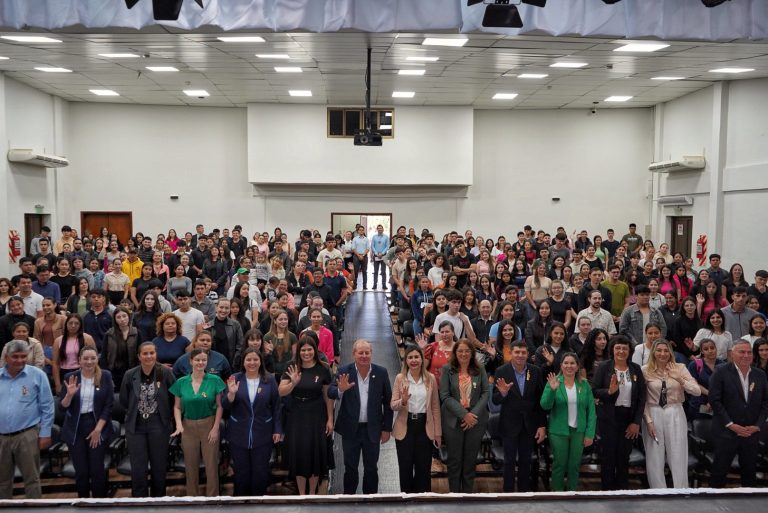 GOBIERNO DE ITAPÚA INVIERTE EN EL FUTURO EDUCATIVO DE SU JUVENTUD