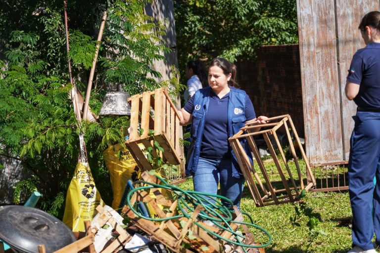 GOBIERNO DE ITAPÚA REALIZÓ MINGA AMBIENTAL EN EL HOGAR DE ANCIANOS SANTA MARÍA