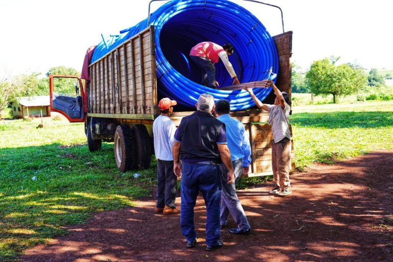 GOBIERNO DE ITAPÚA BRINDA APOYO LOGÍSTICO PARA MEJORAR EL ACCESO AL AGUA EN LA COMUNIDAD MBOI KA’Ê 