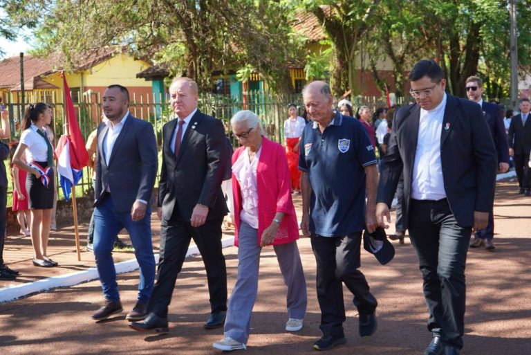 GOBERNADOR JAVIER PEREIRA ACOMPAÑA EL 51.º ANIVERSARIO DEL DISTRITO DE NATALIO
