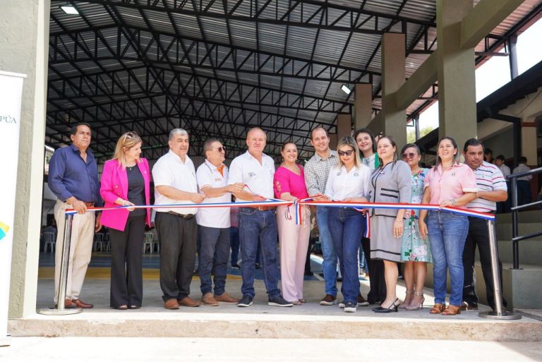 INAUGURAN MODERNO POLIDEPORTIVO EN LA ESCUELA BÁSICA N.º 112 “GRAL. HIGINIO MORÍNIGO”