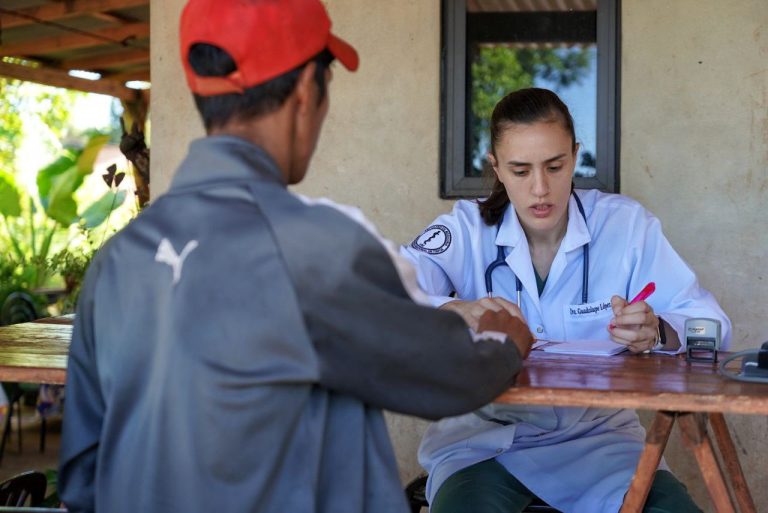JORNADA DE ATENCIÓN MÉDICA LLEGÓ AL B° SAN ANTONIO YPECURÚ