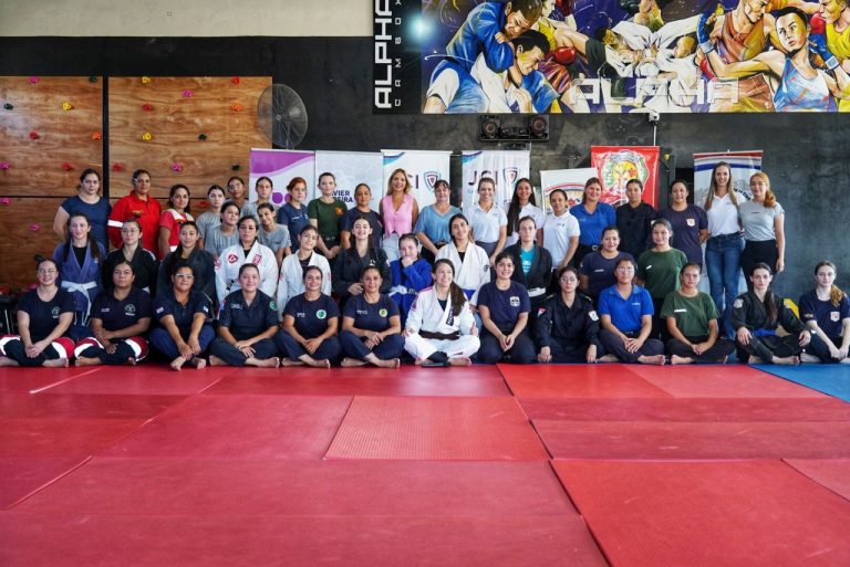 SEMINARIO DE DEFENSA PERSONAL POR EL DÍA INTERNACIONAL DE LA MUJER