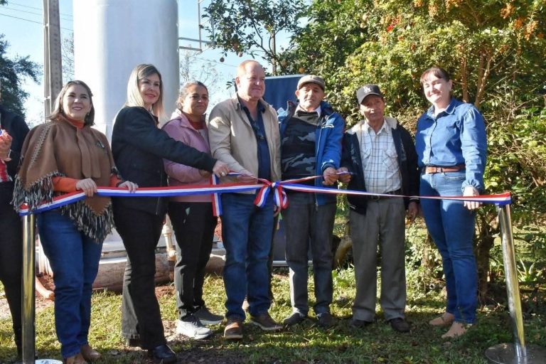 CAMPICHUELO CELEBRA UNA OBRA QUE GARANTIZA AGUA POTABLE PARA SU COMUNIDA